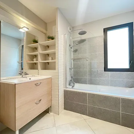 Apartment De Standing 3 Pieces Avec Clim, Garage Double, Proche Plages Et Commerces A - Fr-1-338-572